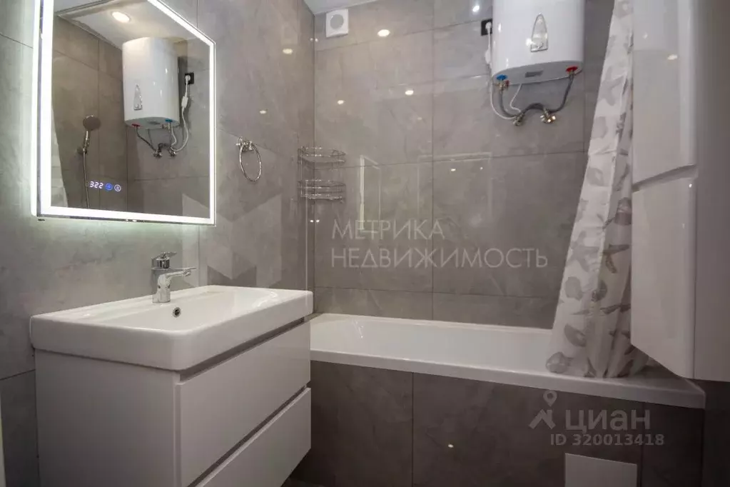 2-к кв. Тюменская область, Тюмень ул. Менжинского, 60 (53.31 м) - Фото 0