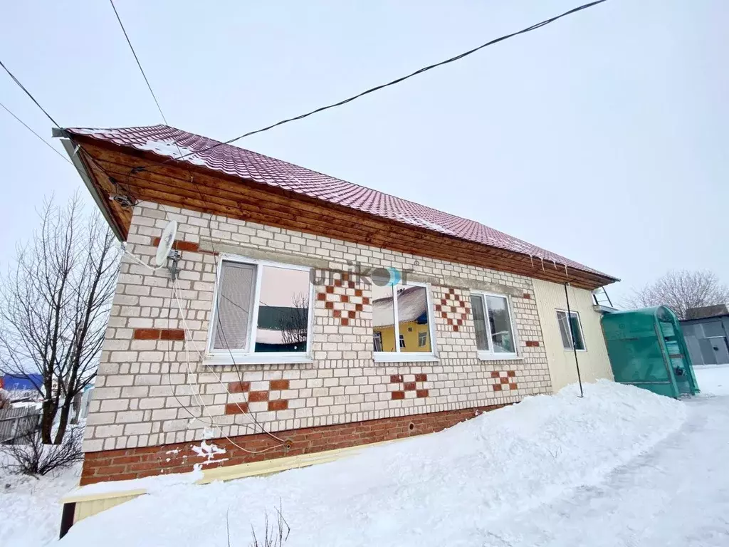 Дом в Башкортостан, Нуримановский район, Красногорский сельсовет, с. ... - Фото 0