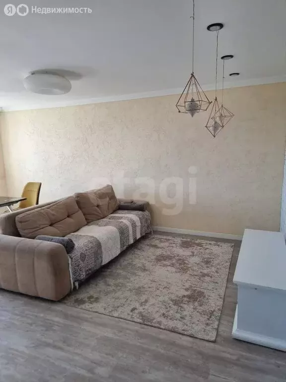 3-комнатная квартира: Елизово, улица Виталия Кручины, 36/1 (64.7 м) - Фото 0