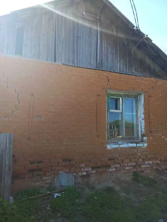 Дом в Омская область, рабочий посёлок Кормиловка, улица Горького, 61 ... - Фото 2