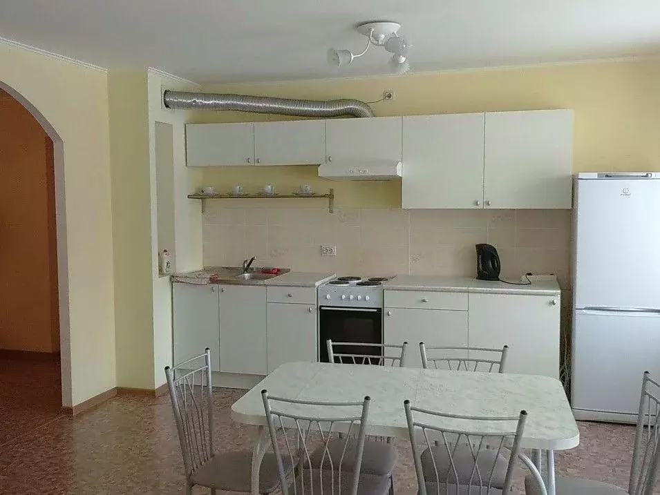 3-к кв. Омская область, Омск ул. Дмитриева, 20 (80.0 м) - Фото 0