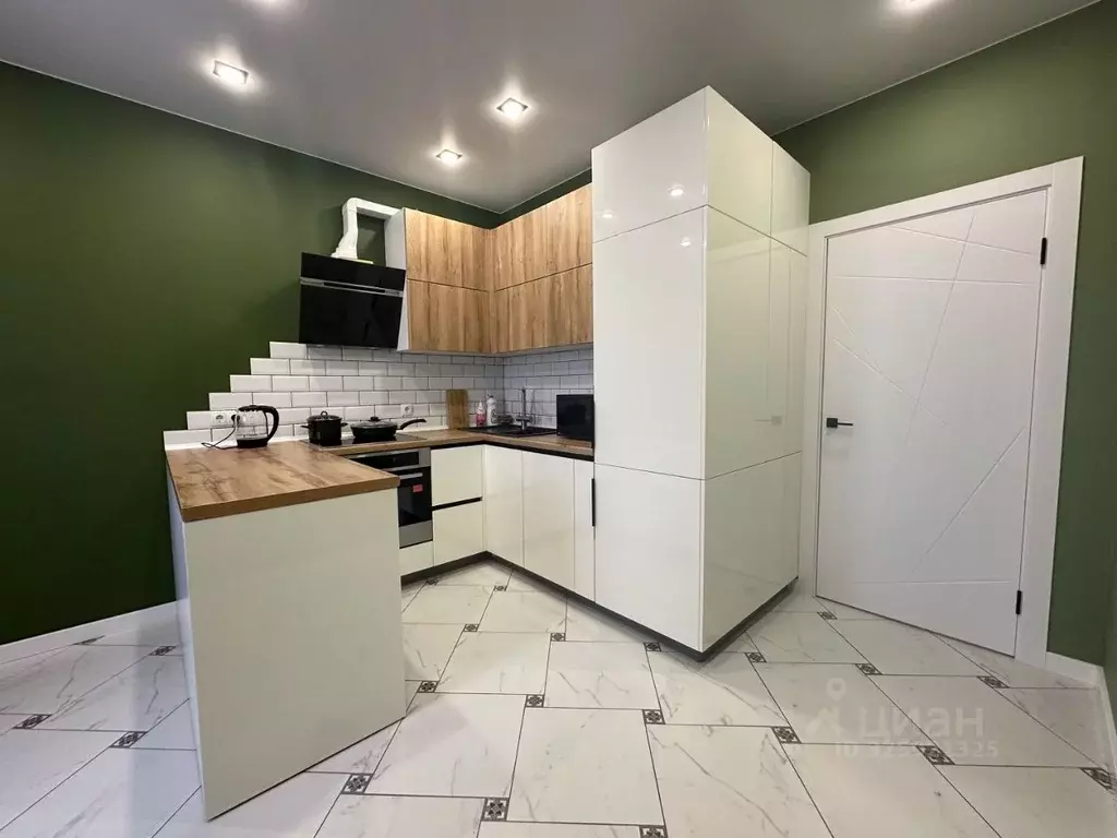 2-к кв. Тюменская область, Тюмень ул. Бакинских Комиссаров, 1 (56.5 м) - Фото 2