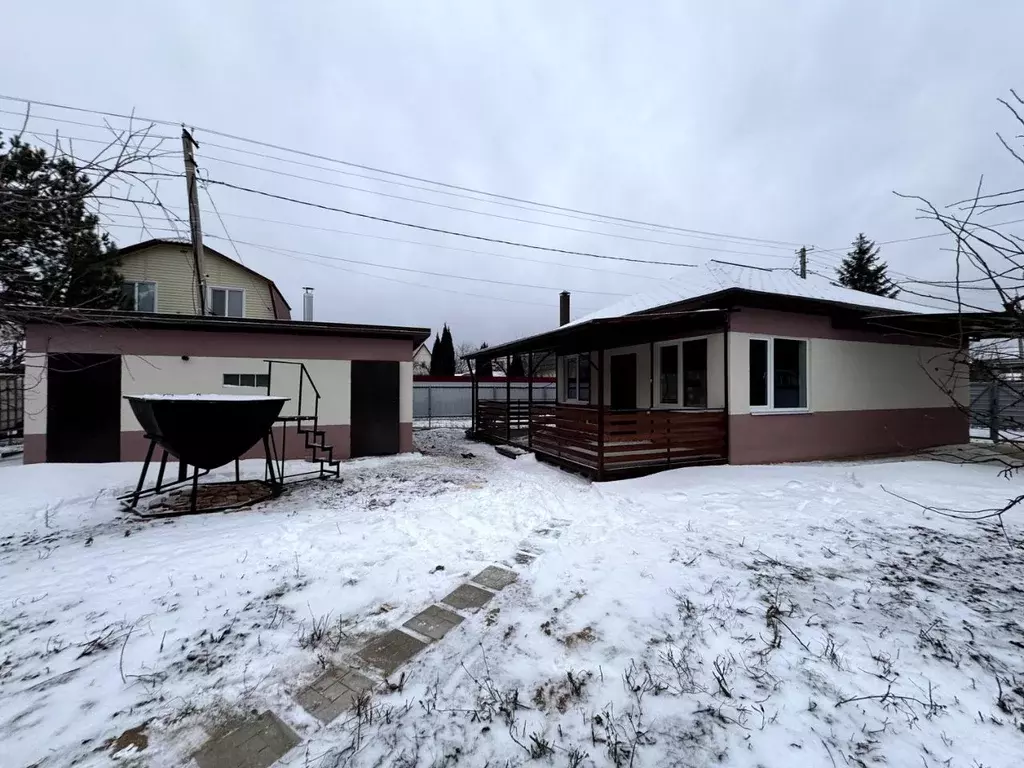 Дом в Саратовская область, Энгельсский район, Красноярское ... - Фото 1