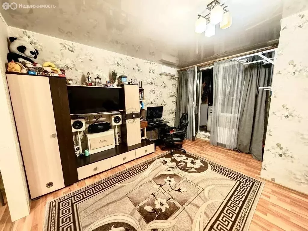 1-комнатная квартира: посёлок городского типа Октябрьский, улица ... - Фото 1