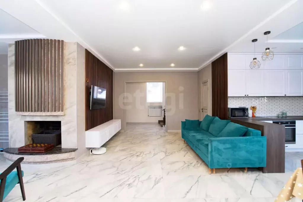 Дом в Томская область, Томск ул. Нарочанская (255 м) - Фото 1