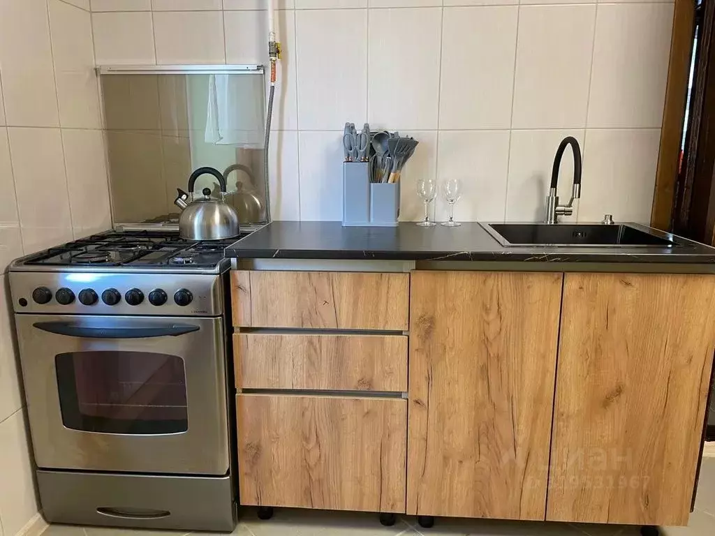 Дом в Краснодарский край, Ейск ул. Карла Либкнехта, 84 (50 м) - Фото 0