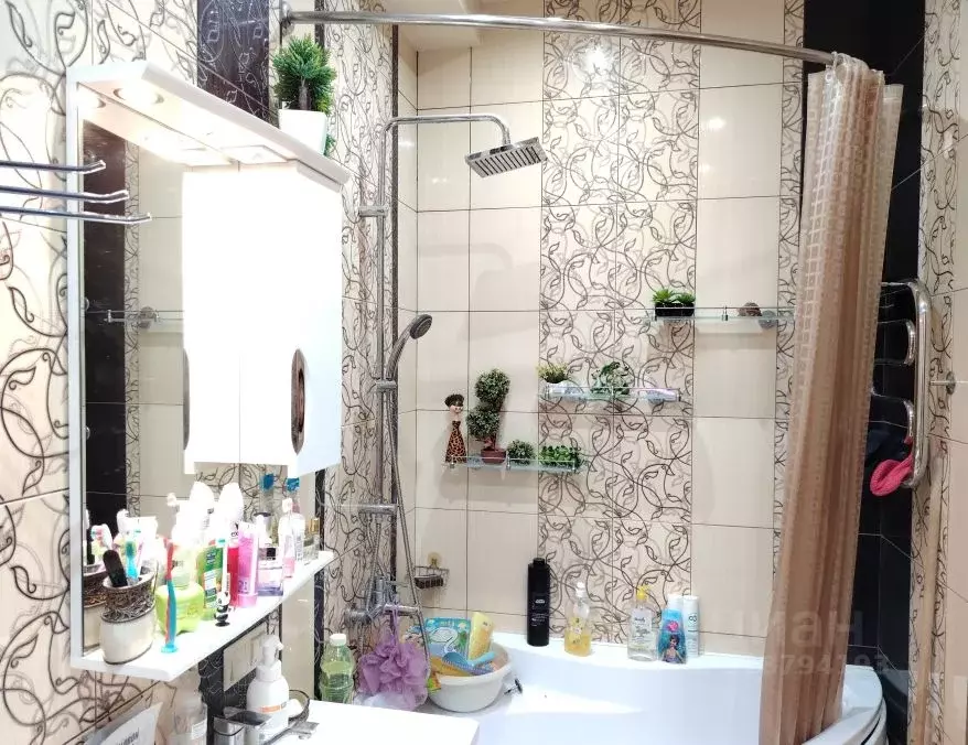 3-к кв. Волгоградская область, Волгоград ул. Копецкого, 16 (75.0 м) - Фото 0