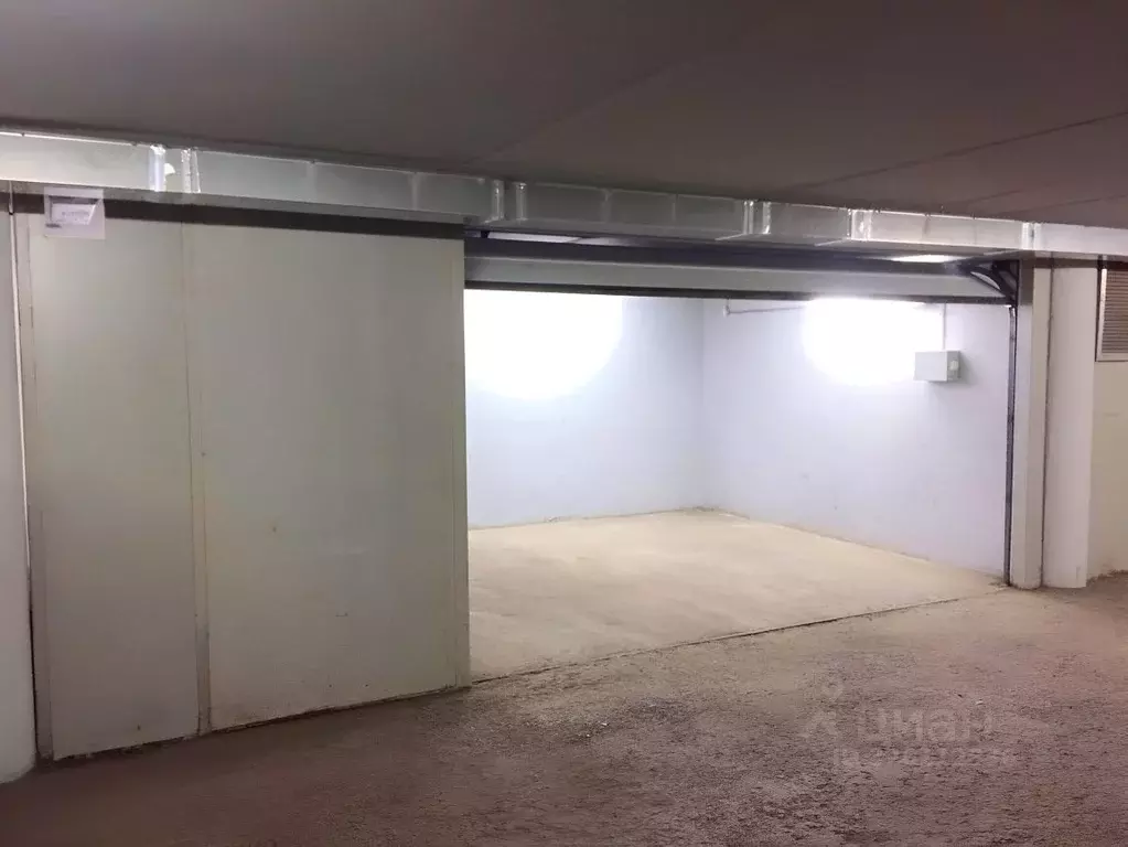 Гараж в Свердловская область, Екатеринбург ул. Белинского, 86 (20 м) - Фото 1