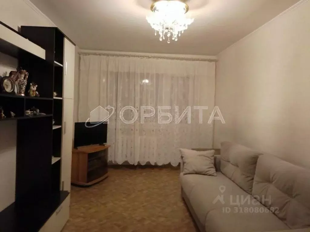 2-к кв. Тюменская область, Тюмень ул. 50 лет Октября, 37а (43.6 м) - Фото 1
