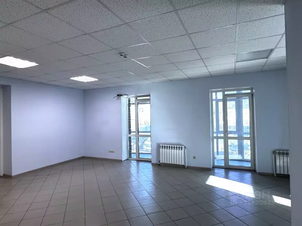 Помещение свободного назначения в Омская область, Омск Октябрьская ... - Фото 1