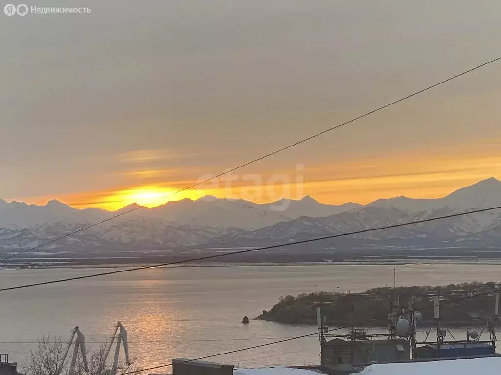 3-комнатная квартира: Петропавловск-Камчатский, улица Беринга, 105 ... - Фото 1