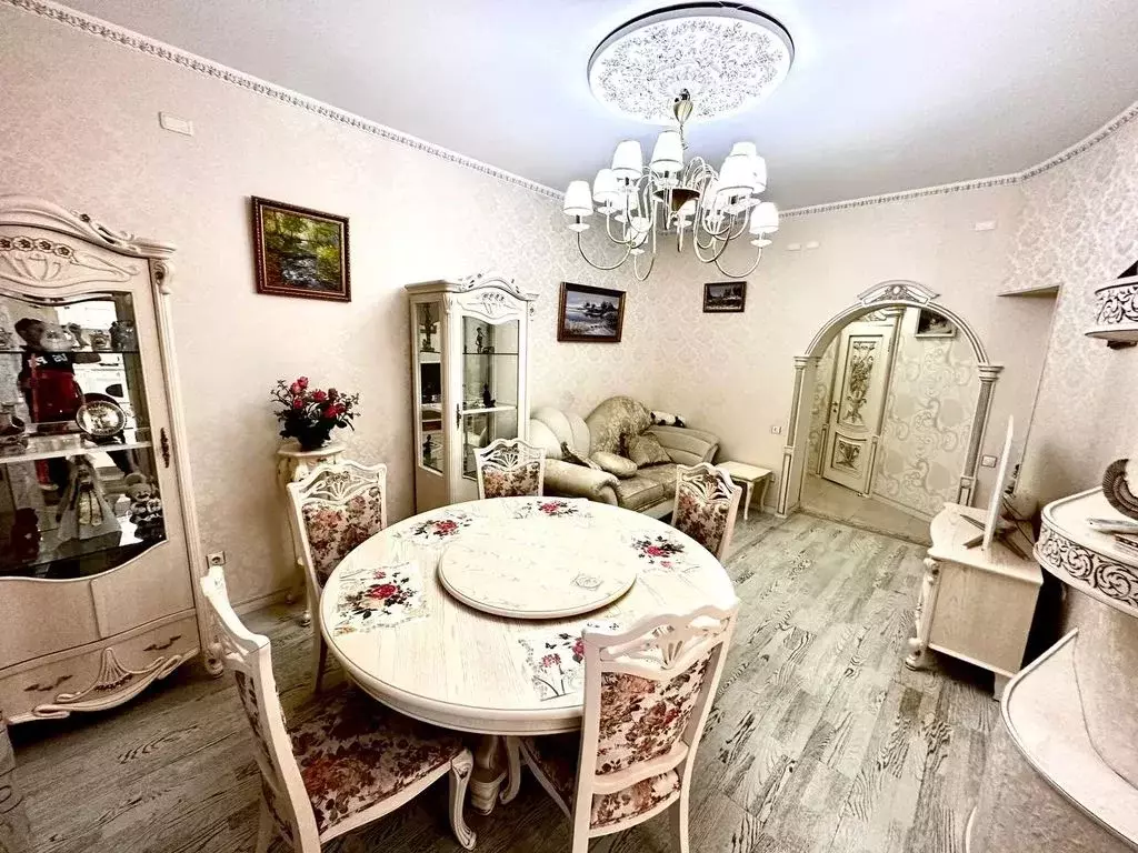 2-к кв. Татарстан, Казань ул. Мулланура Вахитова, 8 (70.0 м) - Фото 1