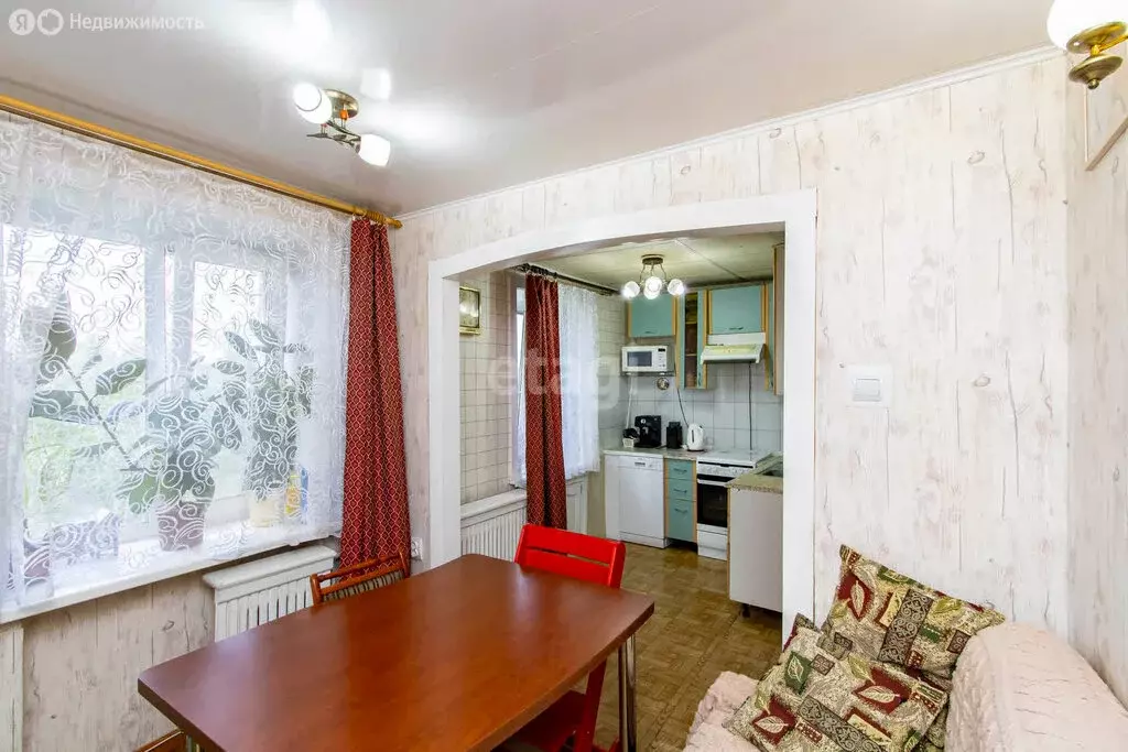3-комнатная квартира: Тюмень, улица Мельникайте, 66 (57.6 м) - Фото 1