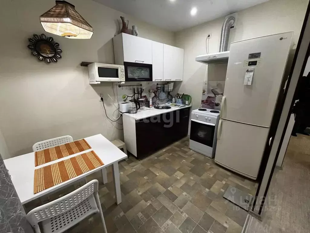 Студия Тюменская область, Тобольск 15-й мкр, 33 (28.3 м) - Фото 1