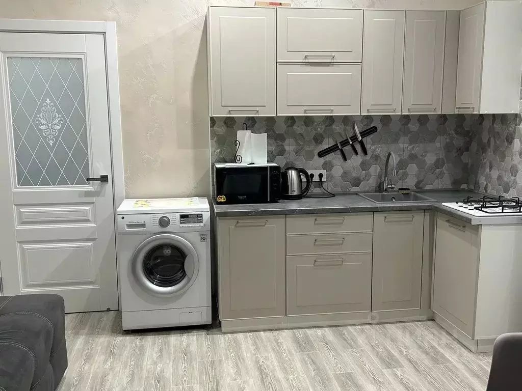 1-к кв. Карачаево-Черкесия, Карачаевск ул. Семенова, 8 (42.0 м) - Фото 1