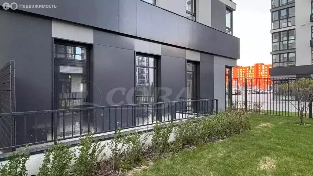 2-комнатная квартира: Тюмень, улица Николая Глебова, 3 (64 м) - Фото 1