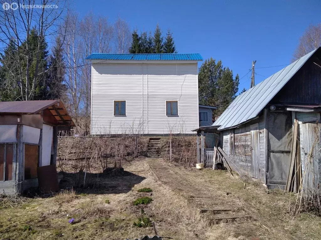 Участок в Лэзым, село Лэзым, Центральная улица (21 м) - Фото 1