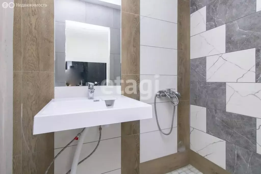 Квартира-студия: Тюмень, улица Энергетиков, 44А (17 м) - Фото 1