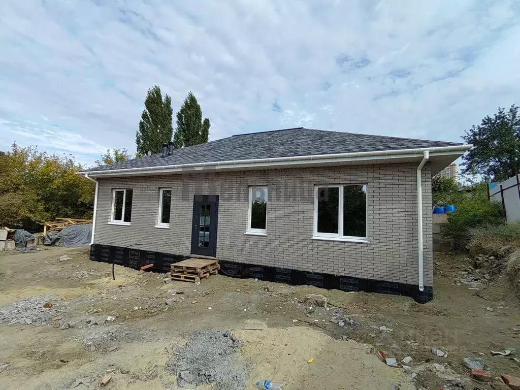 Дом в Волгоградская область, Волгоград Каспийская ул., 14 (110 м) - Фото 1