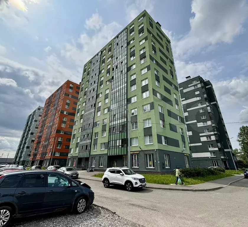 Сдам торговое помещение новый крупный ЖК Ручьи - Фото 0