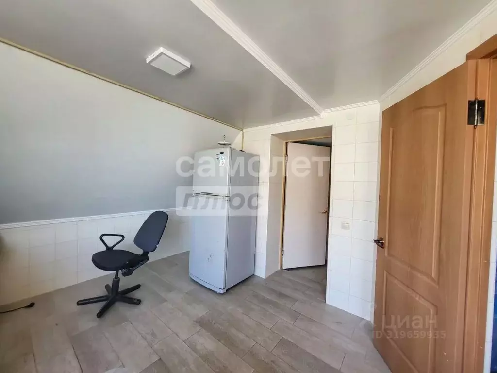 Дом в Краснодарский край, Абинск ул. Тищенко (200 м) - Фото 1