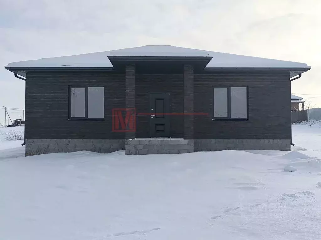 Дом в Белгородская область, Старооскольский городской округ, с. ... - Фото 1