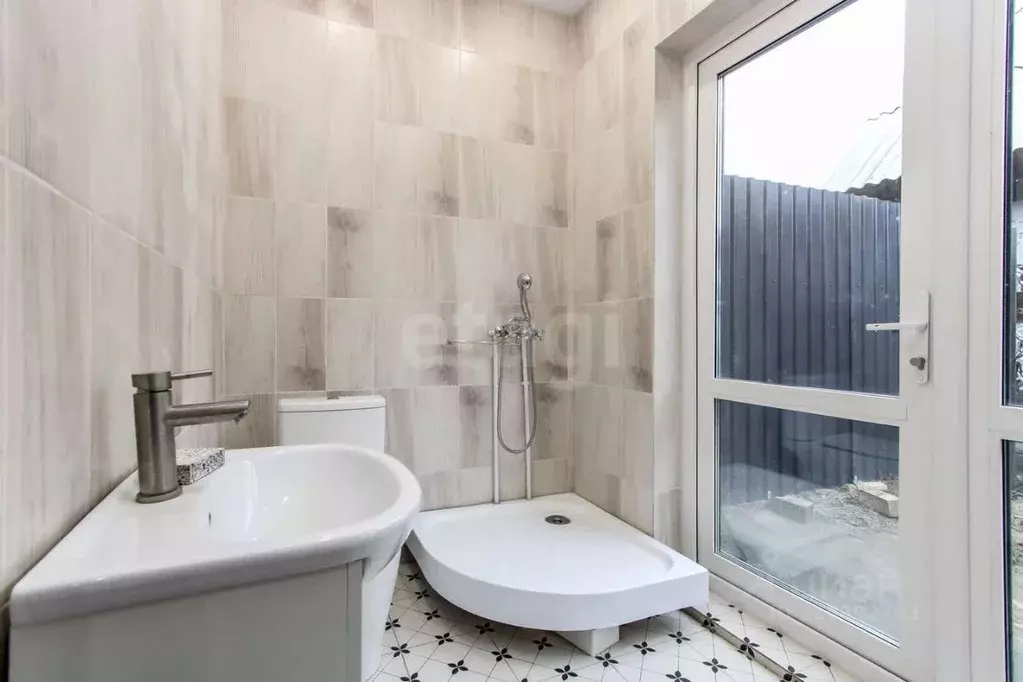 Дом в Тюменская область, Тюмень Парфеново мкр, ул. Доронина (178 м) - Фото 0