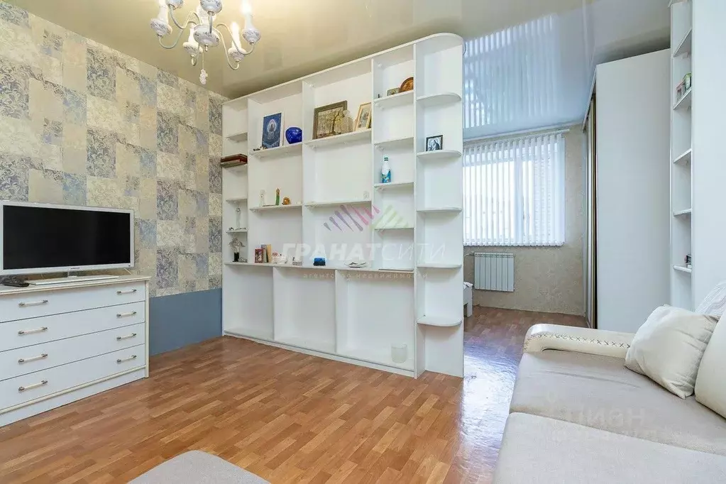 3-к кв. Омская область, Омск ул. Перелета, 18 (85.9 м) - Фото 0