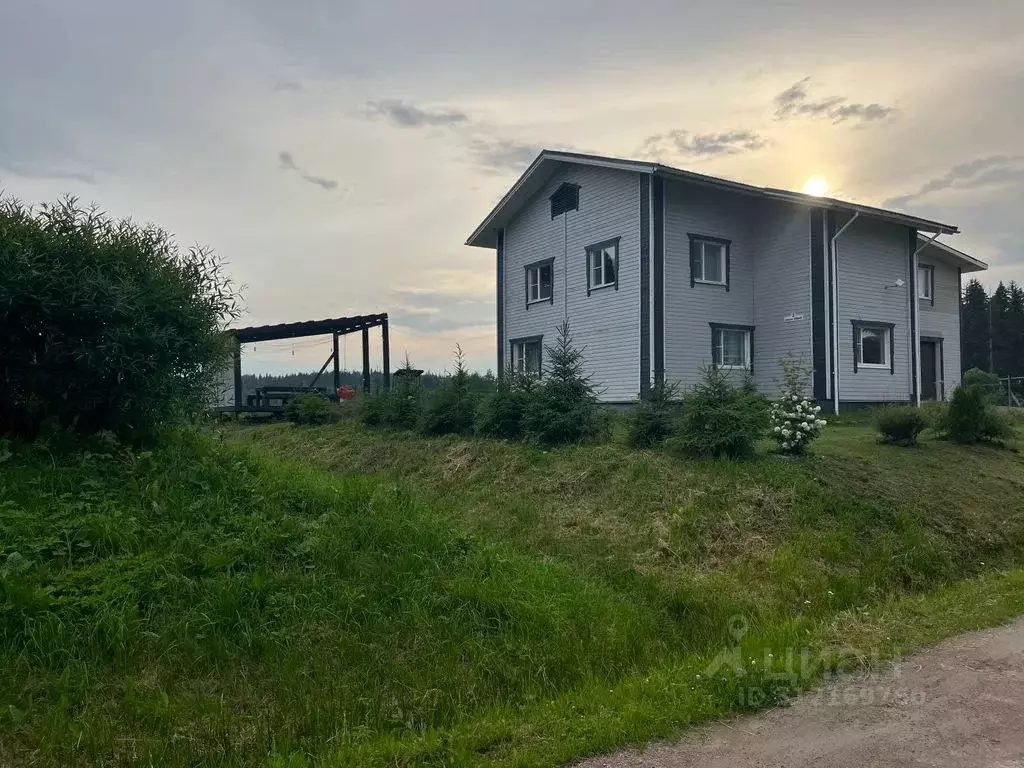 Дом в Карелия, Сортавальский муниципальный округ, Хелюля пгт пер. ... - Фото 0