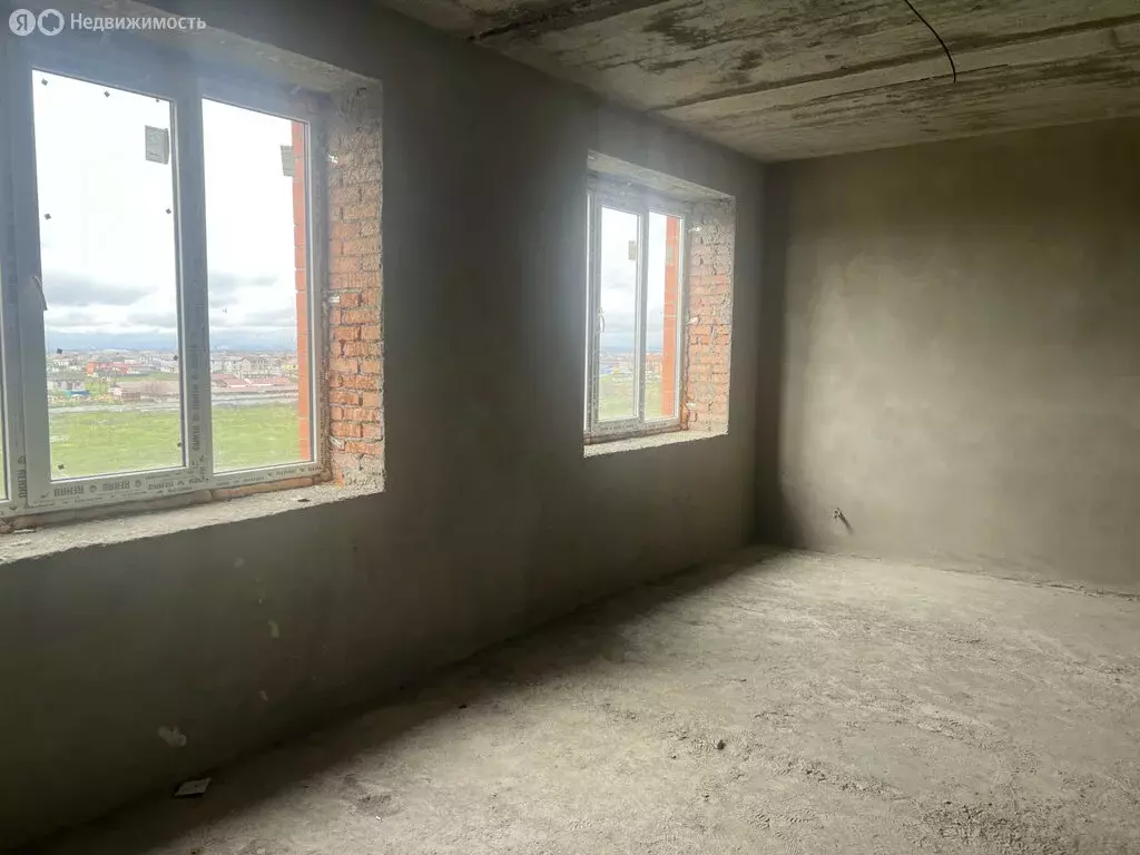 3-комнатная квартира: Владикавказ, улица Курсантов-Кировцев, 29к4 ... - Фото 0