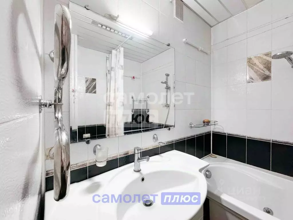 3-к кв. Чувашия, Чебоксары ул. Константина Иванова, 81к1 (81.1 м) - Фото 1