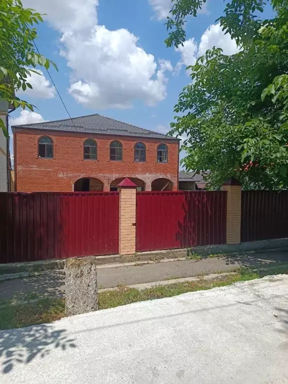 Дом в Чеченская республика, Грозный Садонская ул., 80 (180 м) - Фото 0