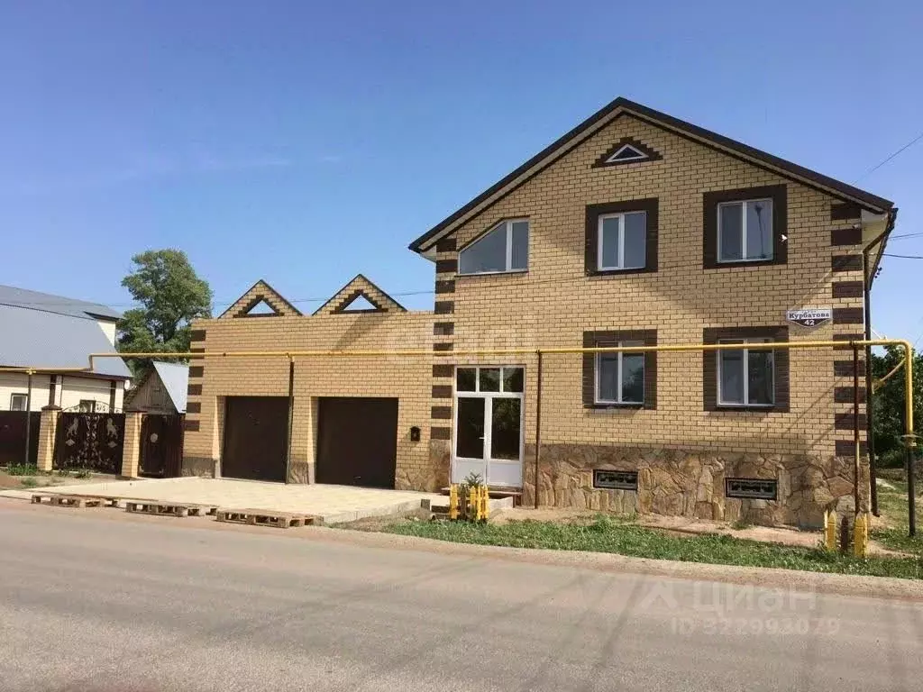 Дом в Башкортостан, Бирск ул. Курбатова (120 м) - Фото 1