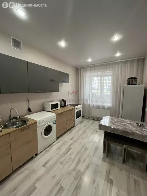 1-комнатная квартира: Абакан, улица Генерала Тихонова, 6 (42 м) - Фото 0