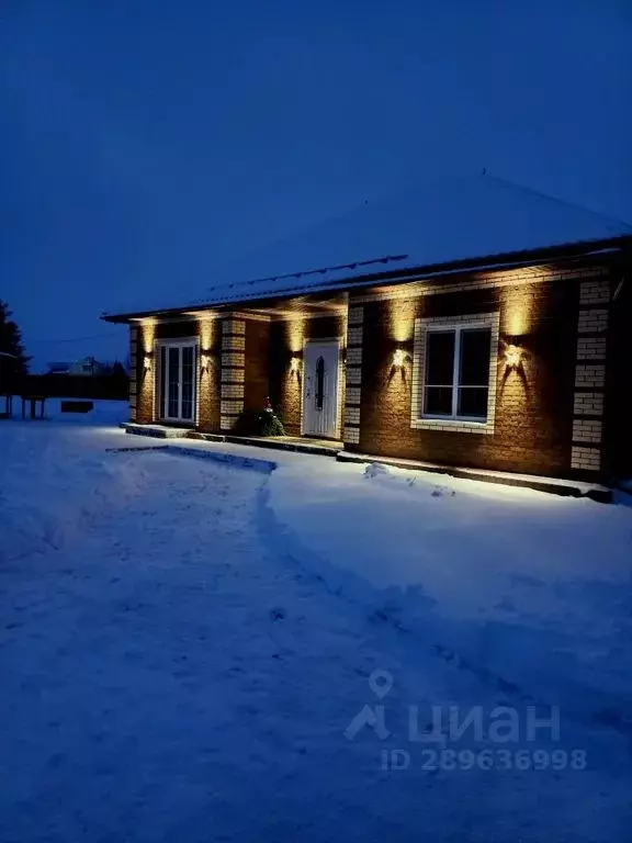 Дом в Новгородская область, Новгородский район, Ракомское с/пос, д. ... - Фото 1