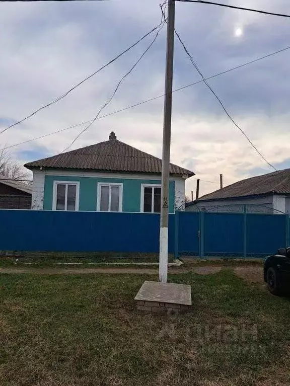 Дом в Ставропольский край, с. Красногвардейское ул. Орджоникидзе, 57 ... - Фото 0