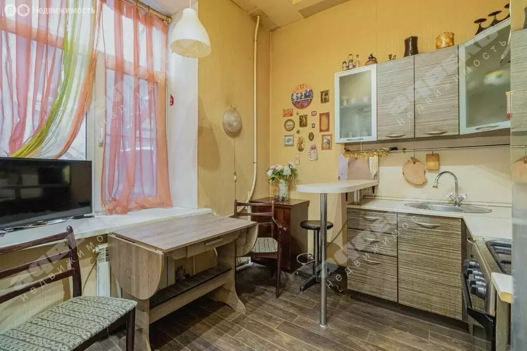 3-комнатная квартира: Санкт-Петербург, Дмитровский переулок, 13 (60.6 ... - Фото 1