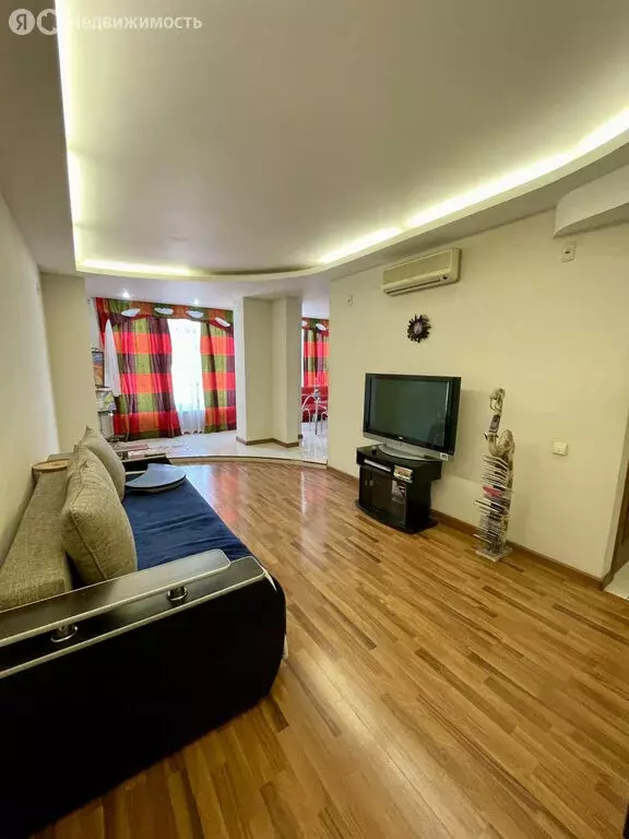 4-комнатная квартира: Астрахань, улица Сун Ят-Сена, 63 (91 м) - Фото 1