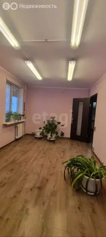 4-комнатная квартира: Южно-Сахалинск, 8-й микрорайон, бульвар имени ... - Фото 2