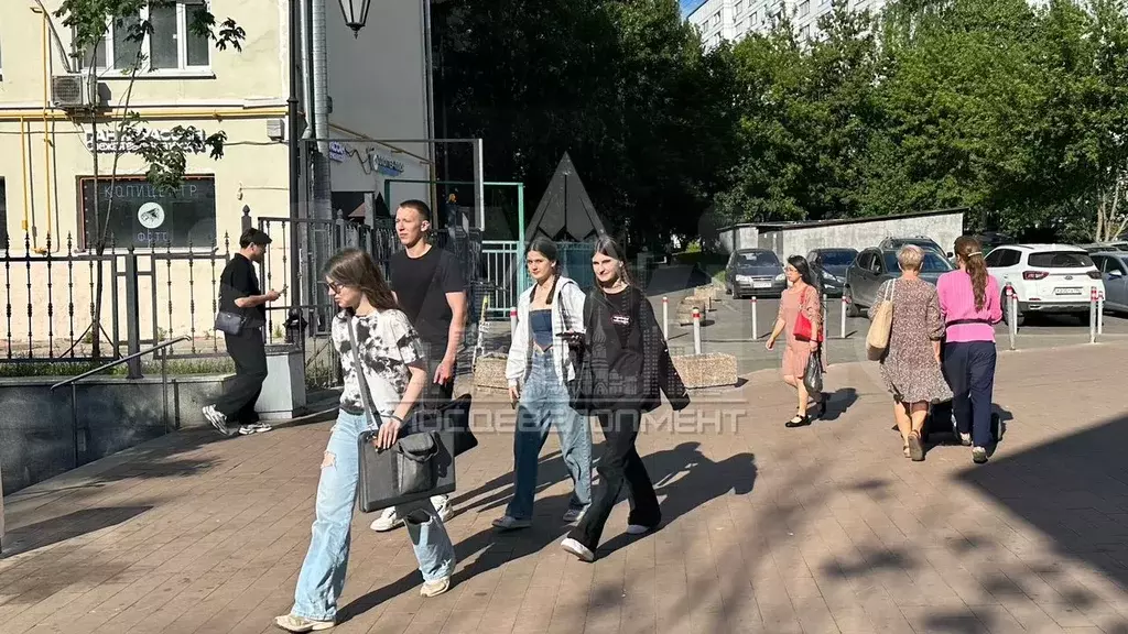 70м2 на трафике у метро, отдельный вход - Фото 0