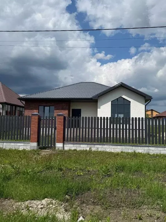 Дом в Белгородская область, Белгородский район, Дубовское с/пос, с. ... - Фото 1