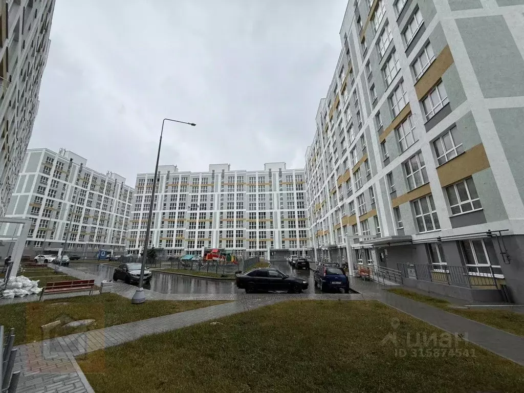 2-к кв. Севастополь ул. Братьев Манганари, 24к2 (64.5 м) - Фото 0