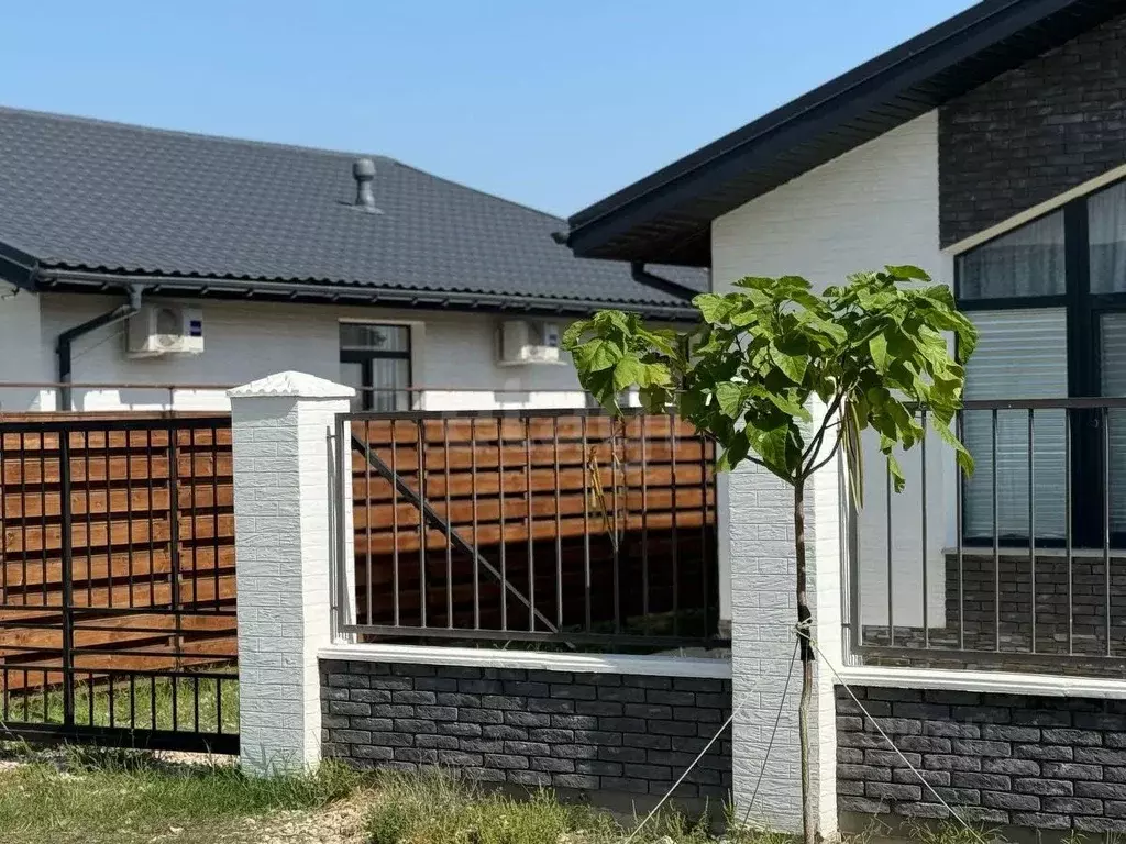 Дом в Крым, Феодосия Колос СПК, ул. Победы (126 м) - Фото 1