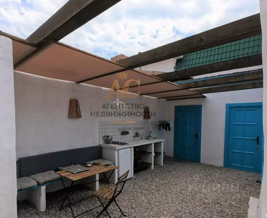 Дом в Крым, Феодосия ул. Портовая (150 м) - Фото 2