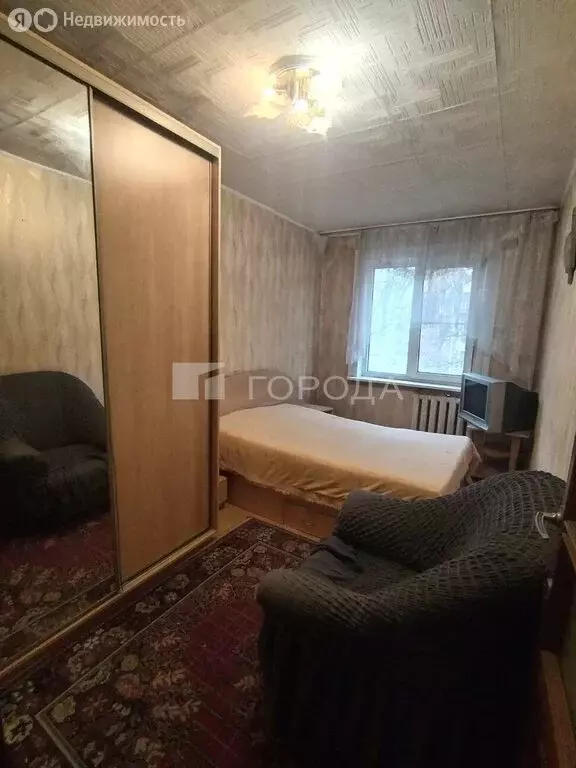 3-комнатная квартира: Барнаул, улица Сухэ-Батора, 11 (56.9 м) - Фото 1