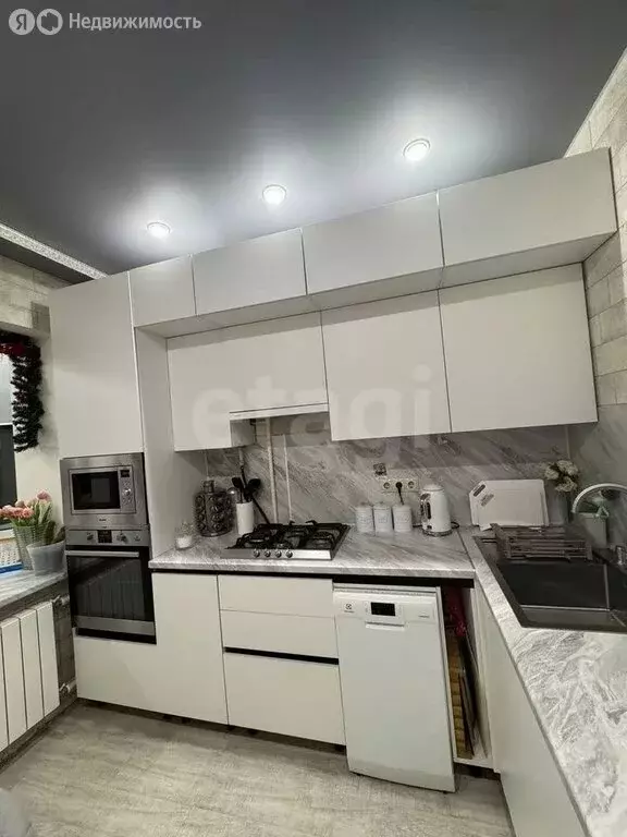 2-комнатная квартира: Новый Уренгой, улица Геологоразведчиков, 14 ... - Фото 2