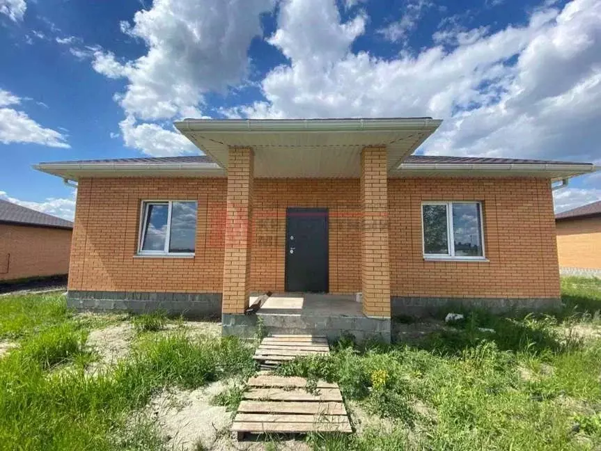 Дом в Белгородская область, Старый Оскол ул. Бархатная (110 м) - Фото 0
