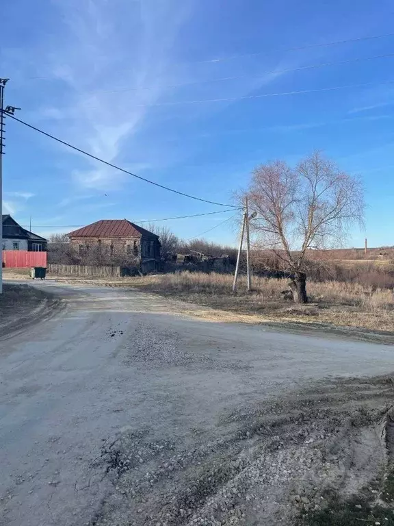 Участок в Саратовская область, с. Воскресенское ул. Вольская, 4 (8.5 ... - Фото 1
