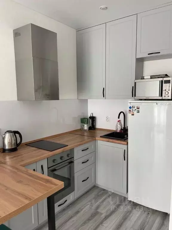 Студия Тюменская область, Тюмень ул. Павла Никольского, 10к1блок1 ... - Фото 1