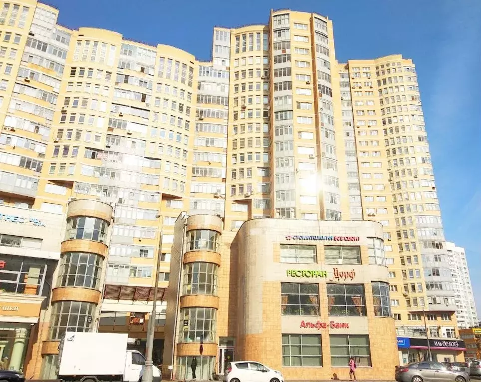 Торговая площадь 110.2 м на трафике, метро рядом - Фото 1